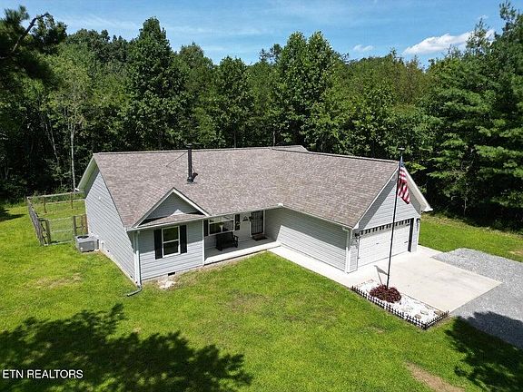 4th image of 1561 Bicknell Rd