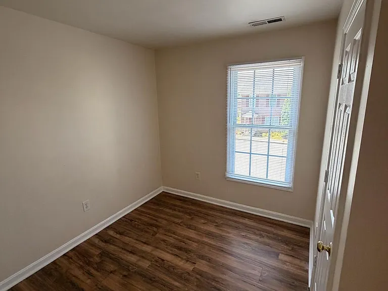 1169 Commercial Ct — Photo 4