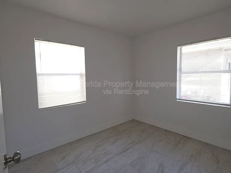 1010 E Central Blvd — Photo 12