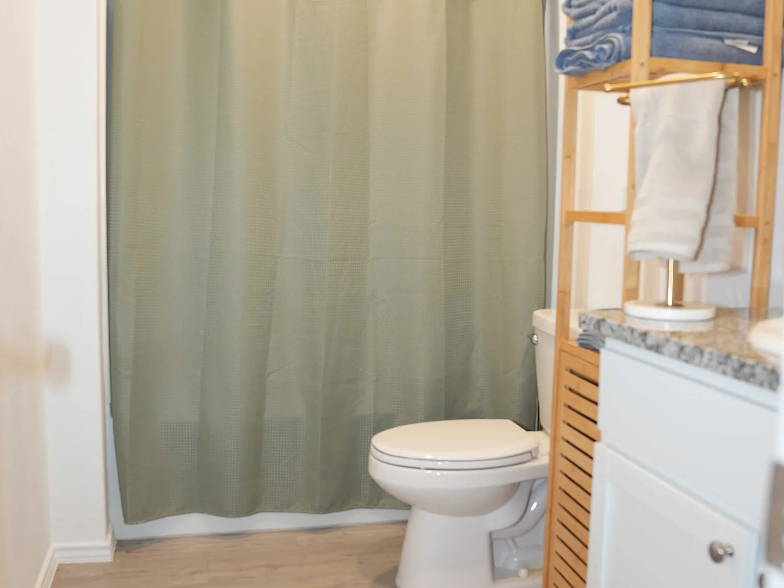 4 bed, 1880 sqft, $2,000 — Photo 4