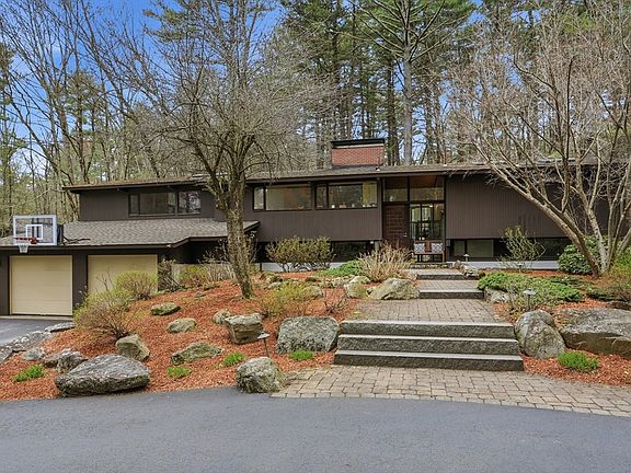 2nd image of 384 River Rd