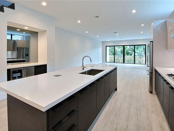 2nd image of 314 NE 15th Avenue #314
