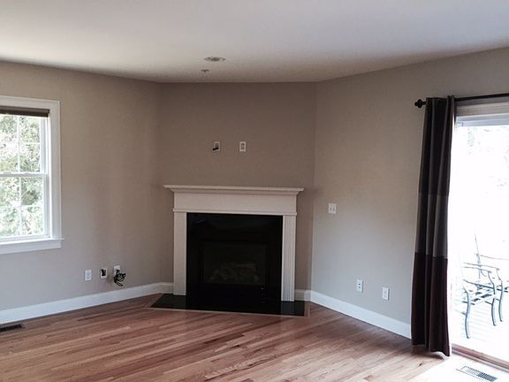 GAS FIREPLACE FAMILY ROOM