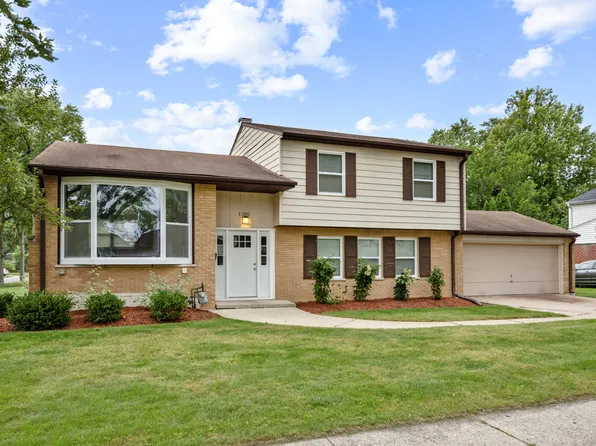 1505 E Michele Dr, Palatine, IL 60074