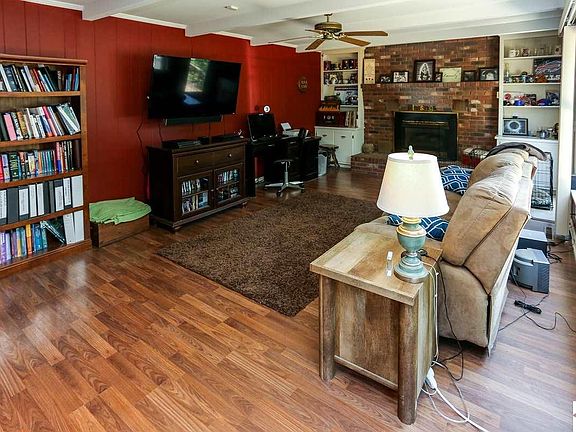 4th image of 60 Wildwood Dr