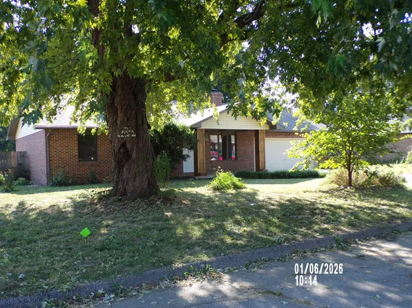 1816 S Hedgewood Drive S, Bolivar, MO 65613