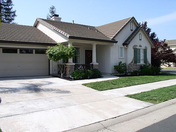 2nd image of 328 Summergrove Cir