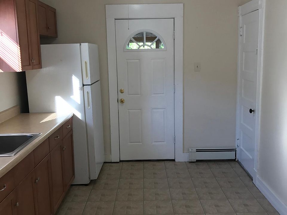 Kitchen and backdoor from LR entryway