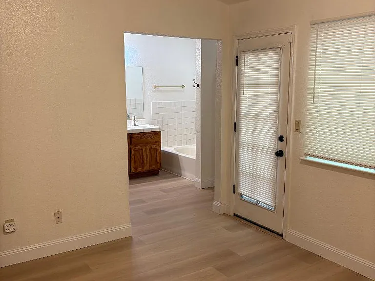 943 Dondra Way — Photo 14
