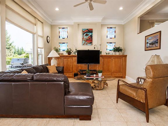 3rd image of 1369 Britannia Dr