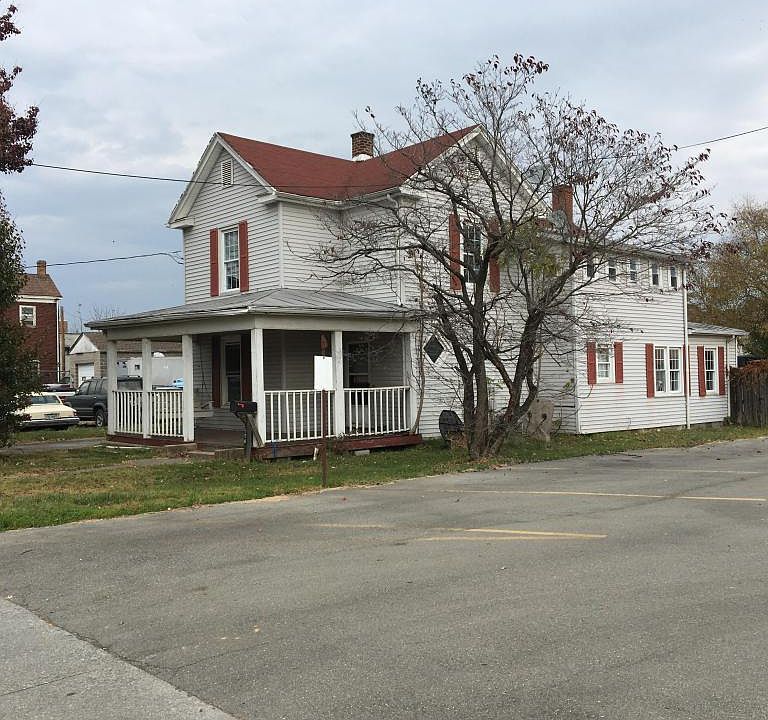 1st image of 824 S College Ave