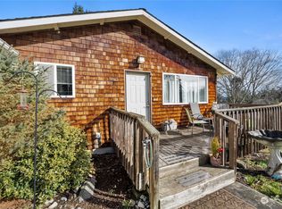 962 NW Cathlamet Dr, Oak Harbor, WA 98277