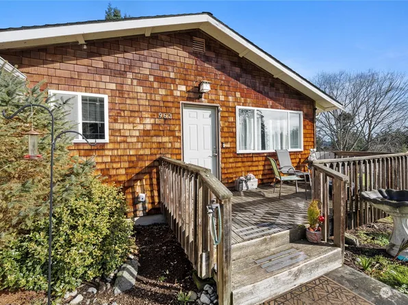 962 NW Cathlamet Drive, Oak Harbor, WA 98277