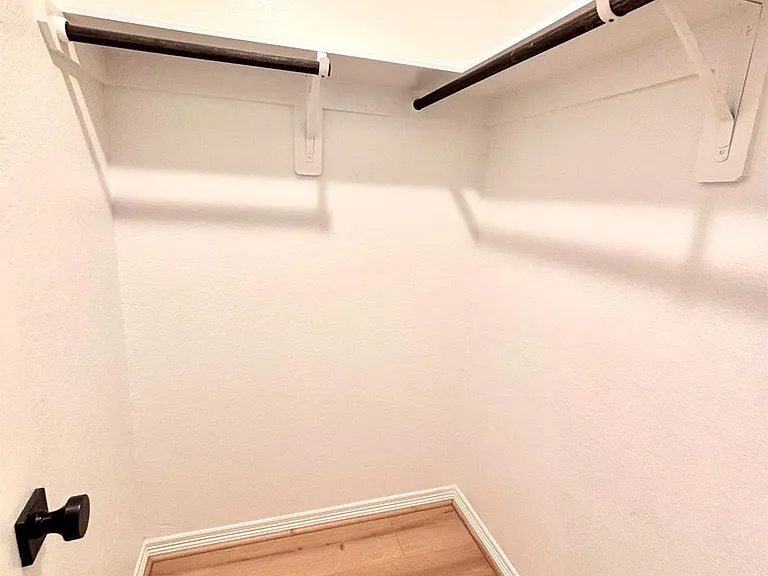 2830 Scanlan Mdw — Photo 26