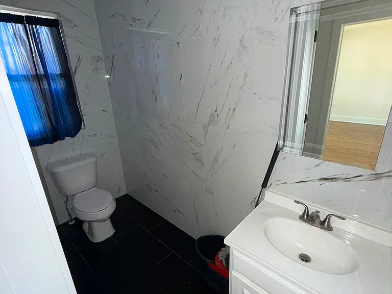 816 Essex Ave — Photo 6