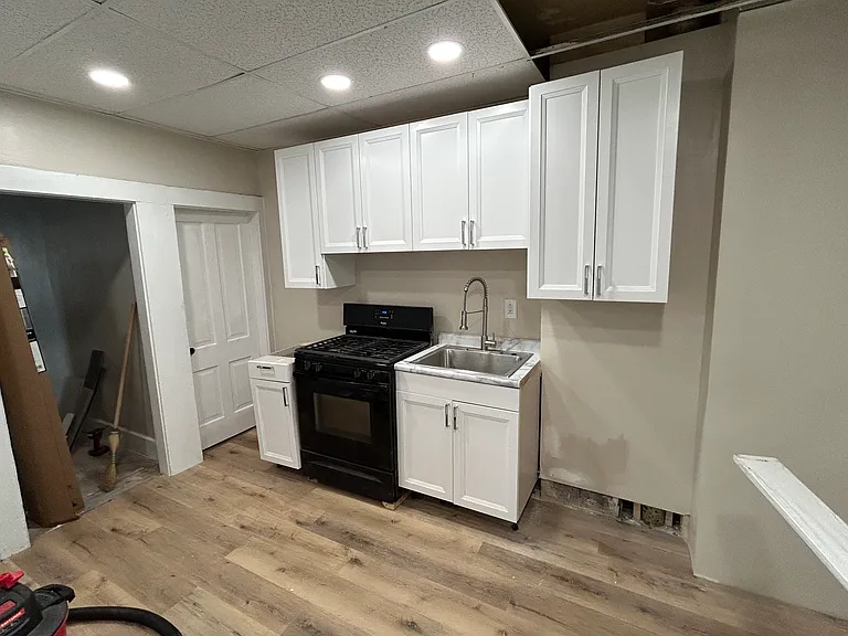 520 E 22nd St — Photo 3