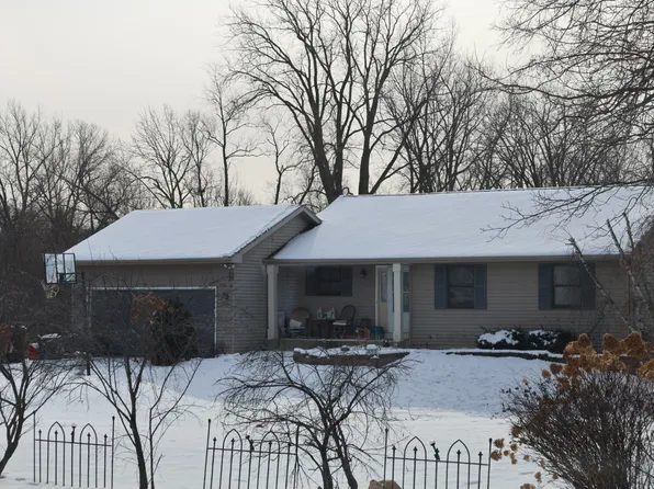 7523 Hickory Grv, Wonder Lake, IL 60097