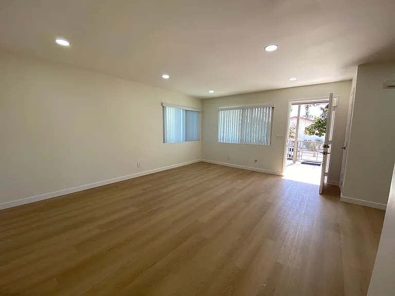 629 N Alamo 4-Plex — Photo 13