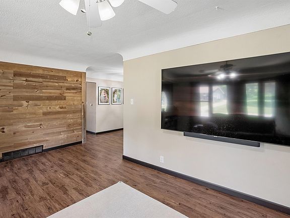 5th image of 2343 SE 5th St