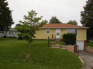 303 S Kerlin St, Mackinaw, IL