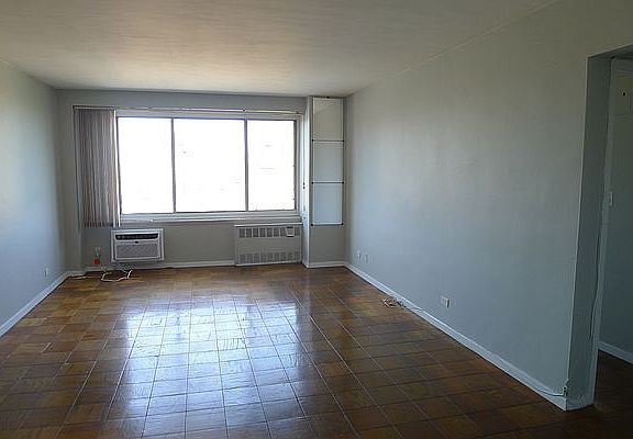 4th image of 400 Central Park W APT 19V