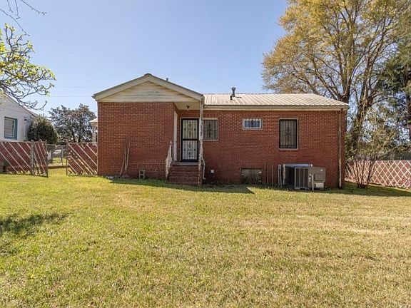 4th image of 2812 Azalea Ave
