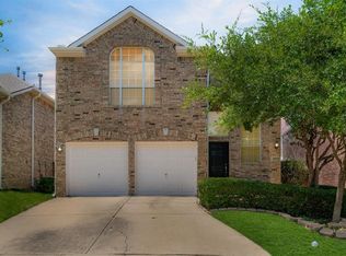 8215 Dogwood Ln, Irving, TX 75063