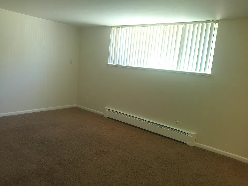 560 S Fairfax St #1