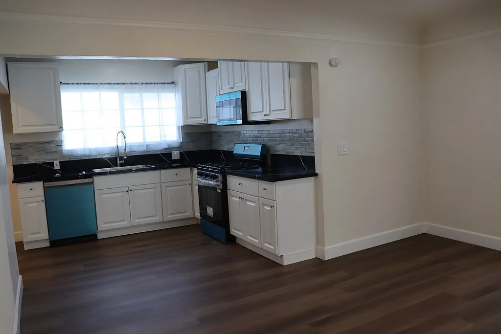 4 bed, 1650 sqft, $5,995 — Photo 3