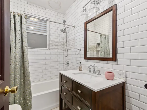 81 Humphrey Avenue image 28 of 37