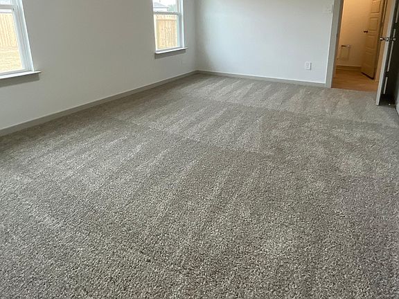 Master bedroom comes w/ ceiling fan