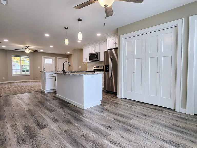 512 W Broadway Ave — Photo 4