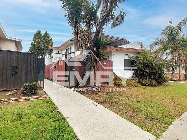 10530 Crenshaw Blvd — Photo 11