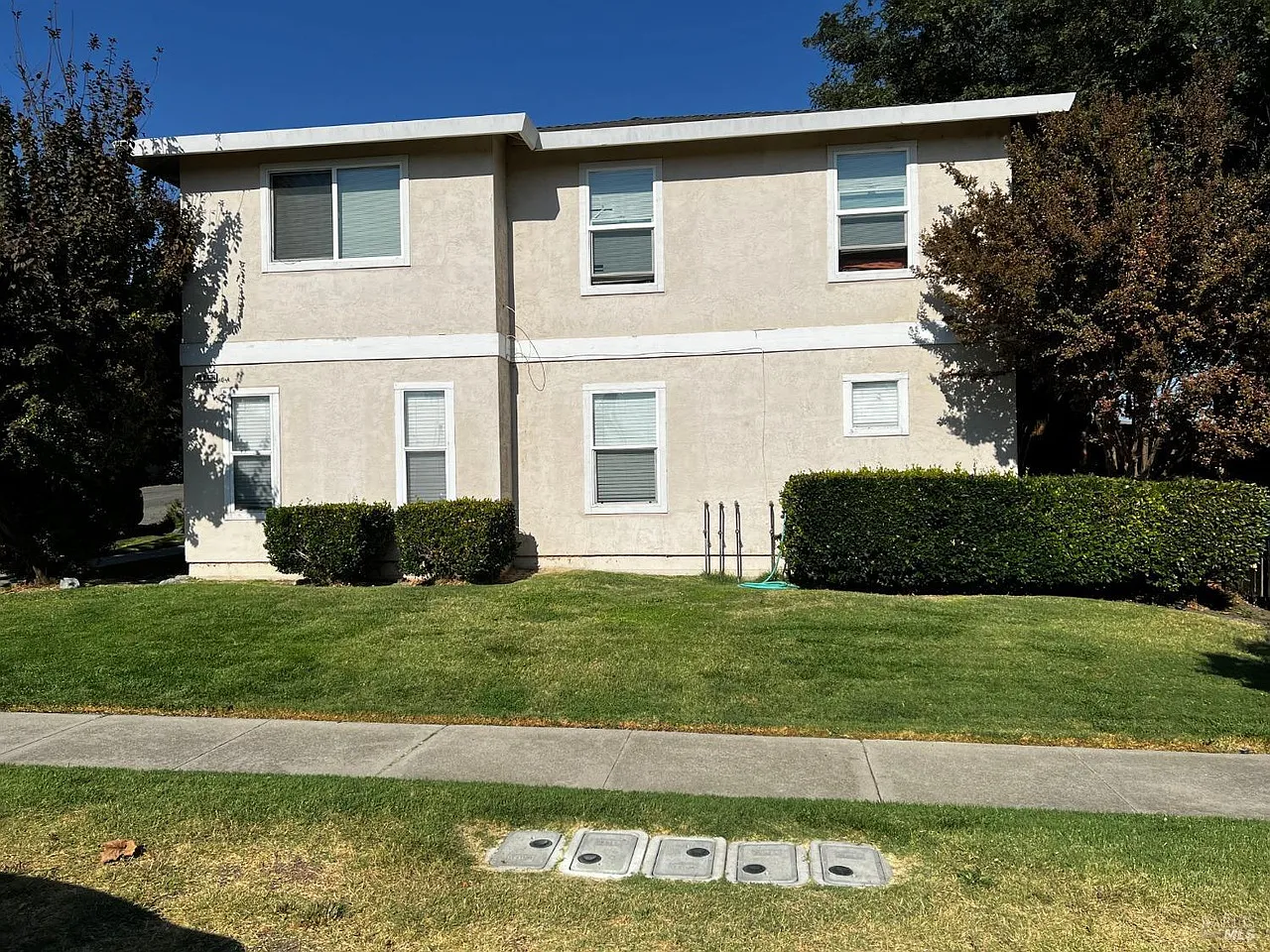 3 bed, 1100 sqft, $2,099 — Photo 1
