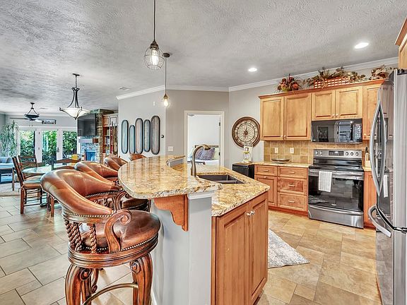 3rd image of 425 240th Ave #105