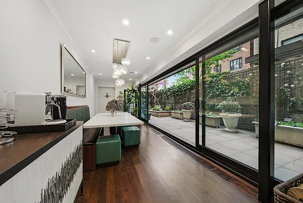 Dining area, photo 1