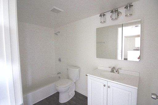 4th image of 1727 Grismer Ave #101