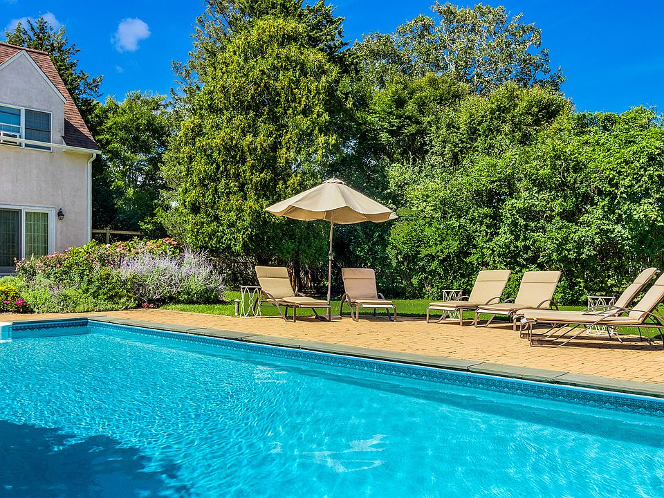 62 Corrigan St, Southampton, NY 11968 Zillow