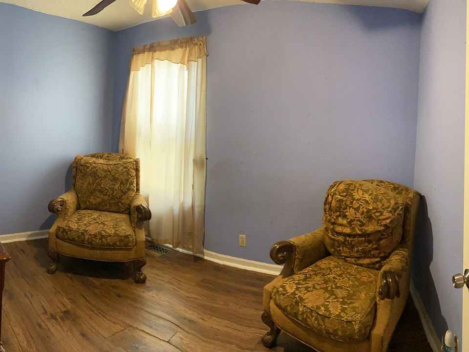 2nd image of 1440 McAlpine Ave