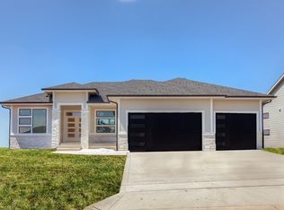 18085 Townsend Dr, Clive, IA 50325