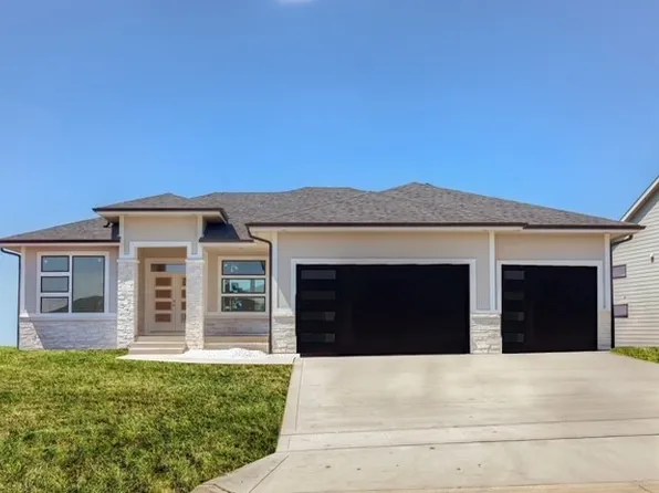 18085 Townsend Dr, Clive, IA 50325