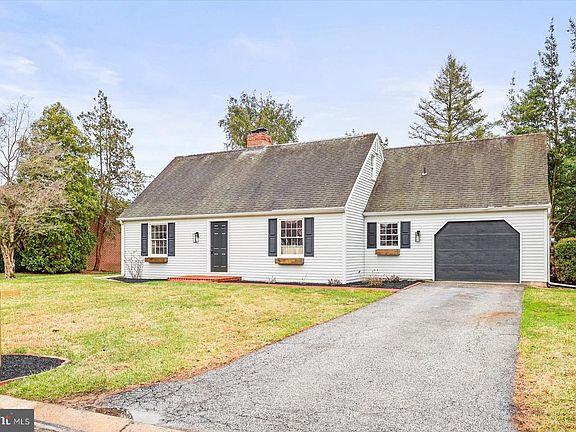 2nd image of 2421 Carllyn Dr