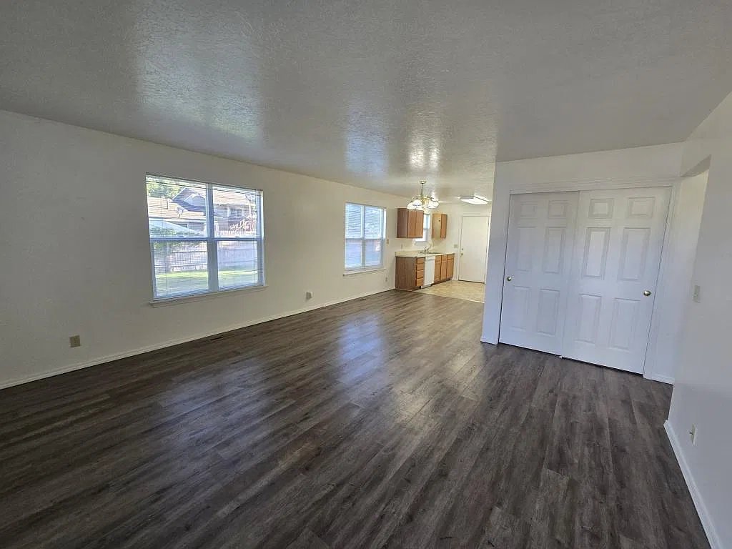 698 Quincy St — Photo 2