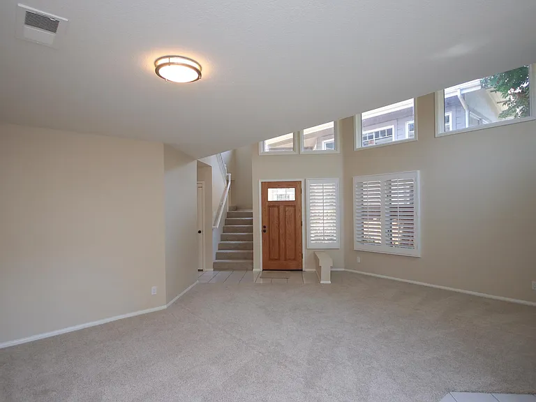 1074 Rocton Dr — Photo 6