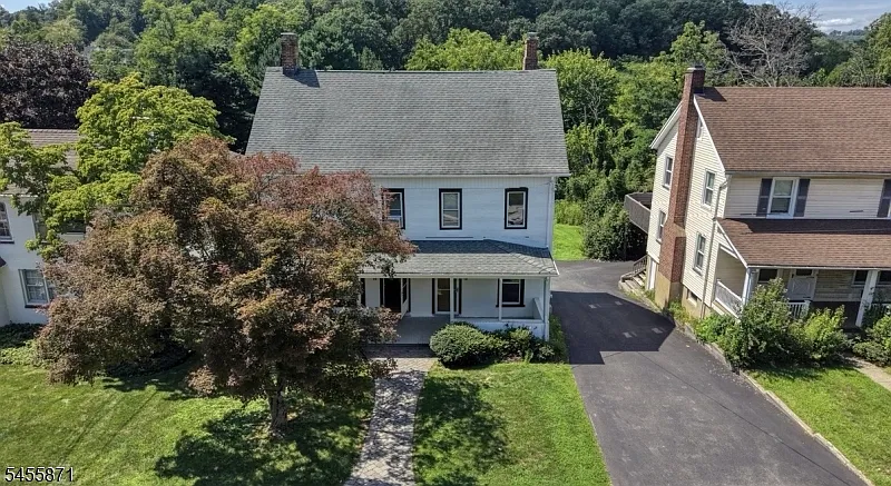 2 bed, 1.0 bath, 1300 sqft, $3,850 — Photo 3
