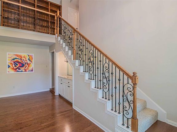 5th image of 2712 Creekwood Dr