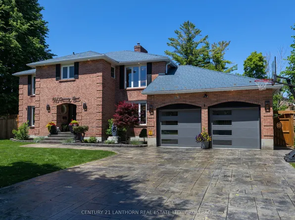 952 Chancery St, Kingston, ON K7P 1R3
