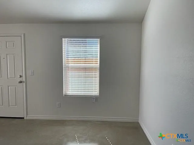 3 bed, 2.0 bath, 1335 sqft, $1,425 — Photo 2