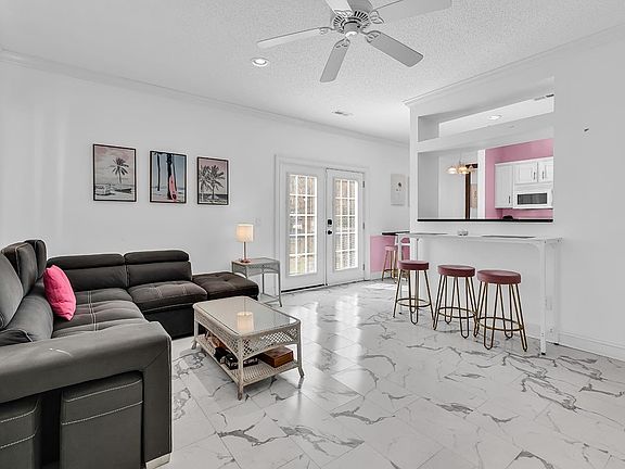 3rd image of 404 8th Ave. S #5