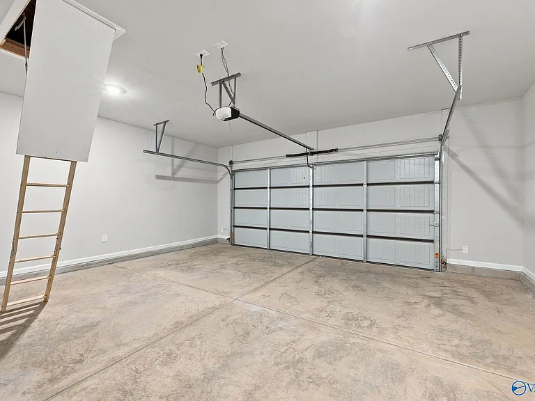 7211 Holly Creek Dr — Photo 32